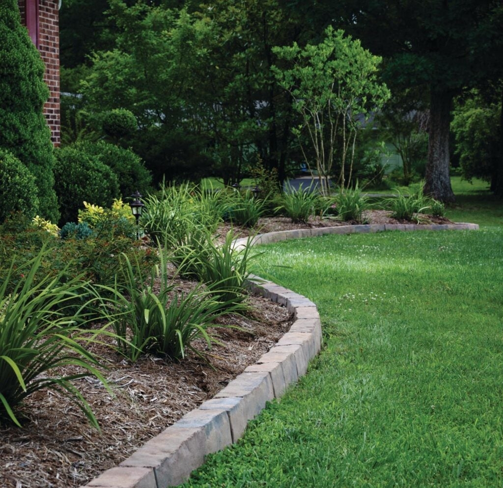 11 Lawn Edging Ideas To Elevate Your Backyard Belgard