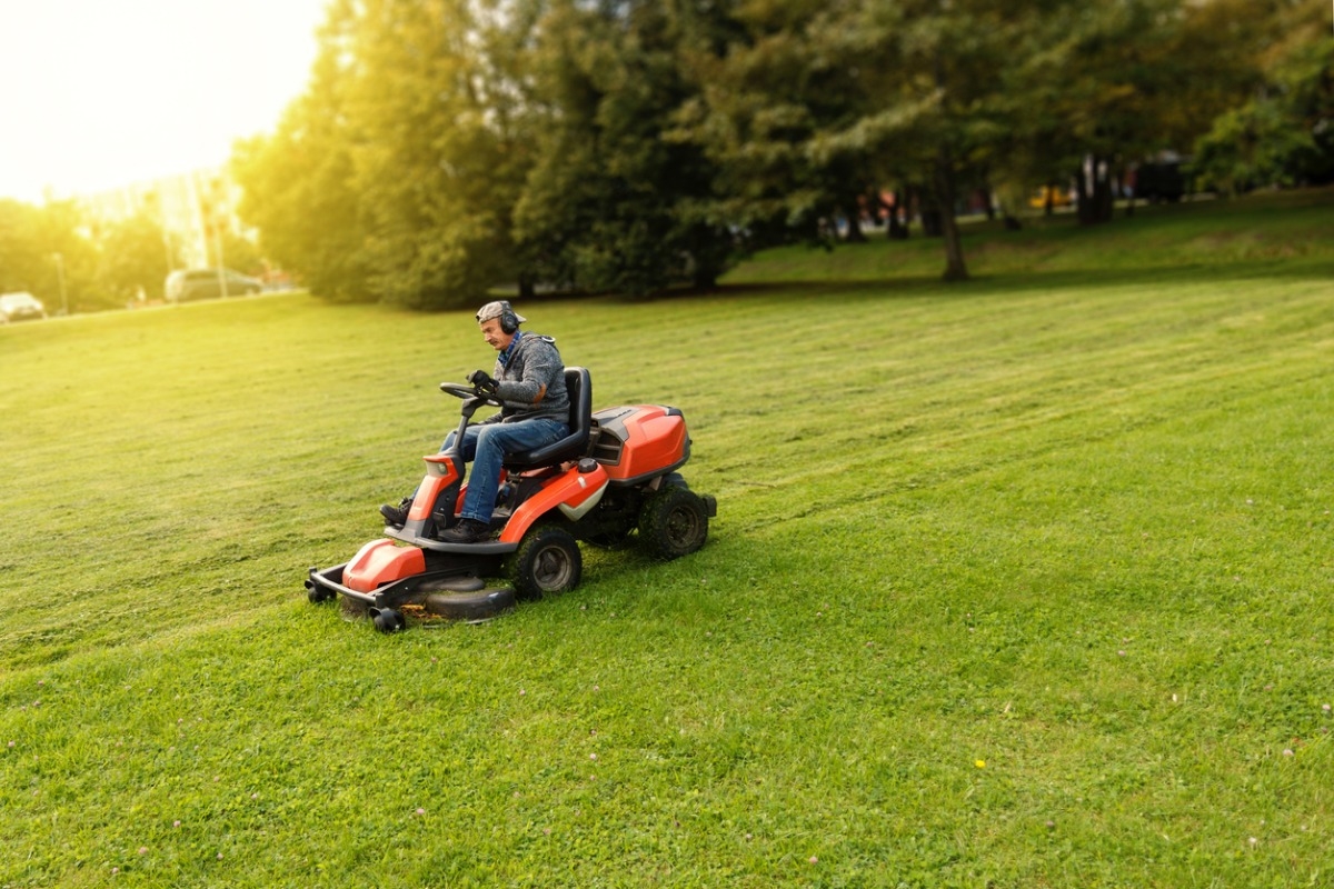 15 Best Landscaping Tools List Essential Lawn Tools Equipment