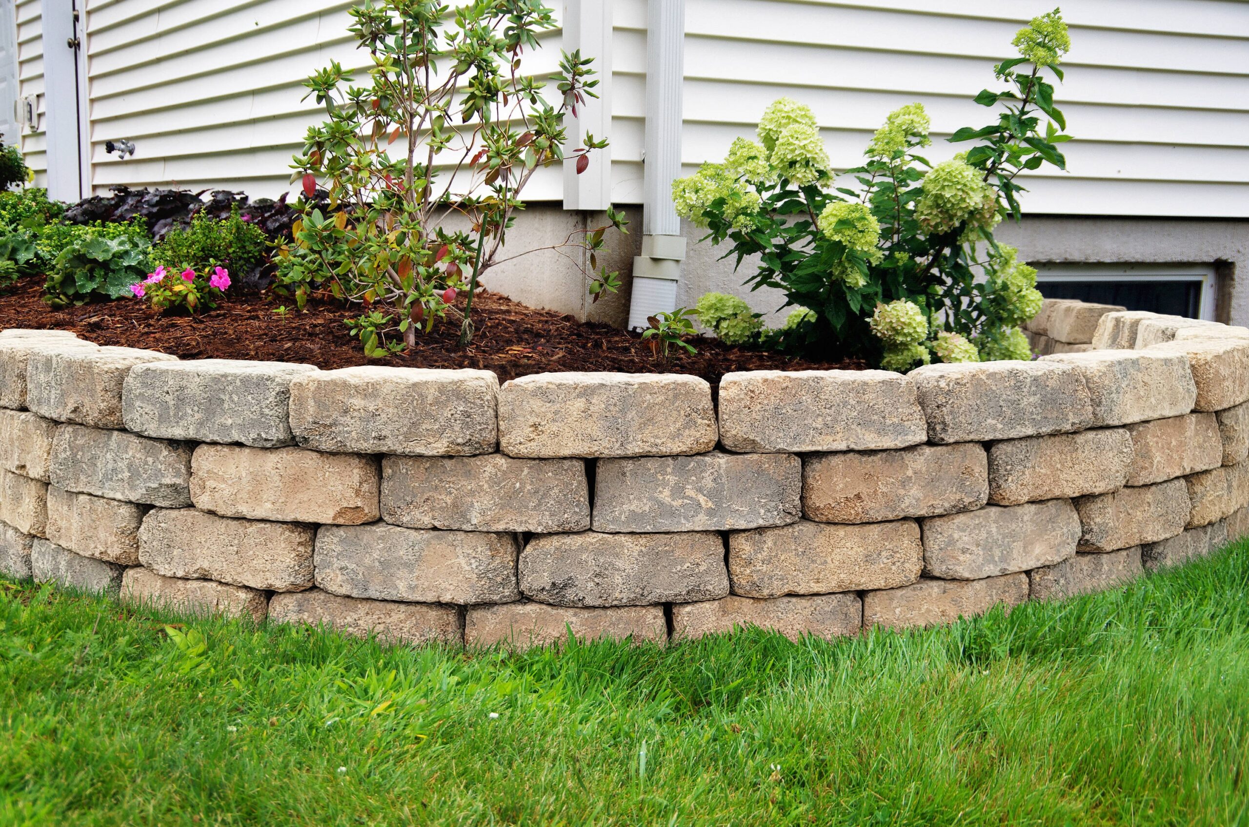 4 in H X 11 in L X 6 in D Sahara Sand Concrete Retaining Wall Block KNWS At Lowes