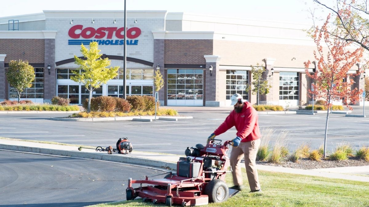 4 Reasons Why Commercial Landscape Maintenance Is Important