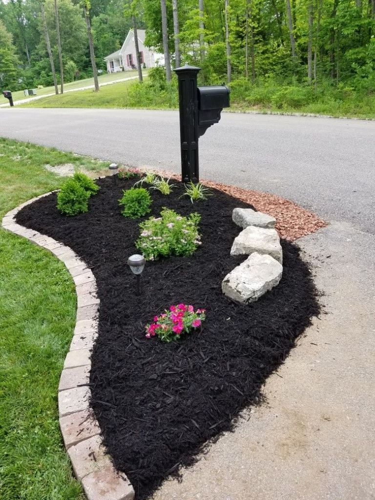 43 Stylish Black Mulch Landscaping Ideas DigsDigs