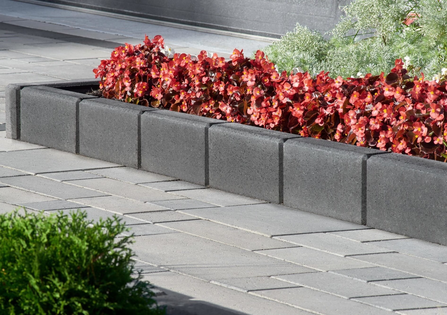 6 Amazing Edging Stone Options For Your Landscaping Techo Bloc