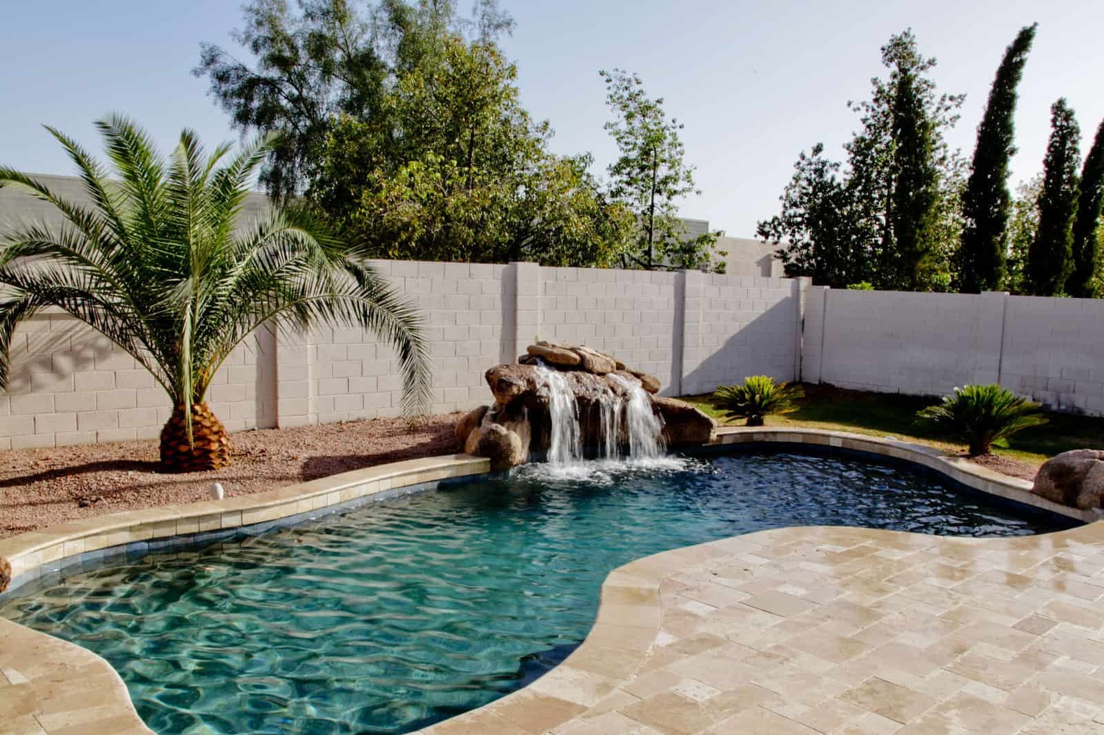 7 Luxury Pool Landscaping Designs