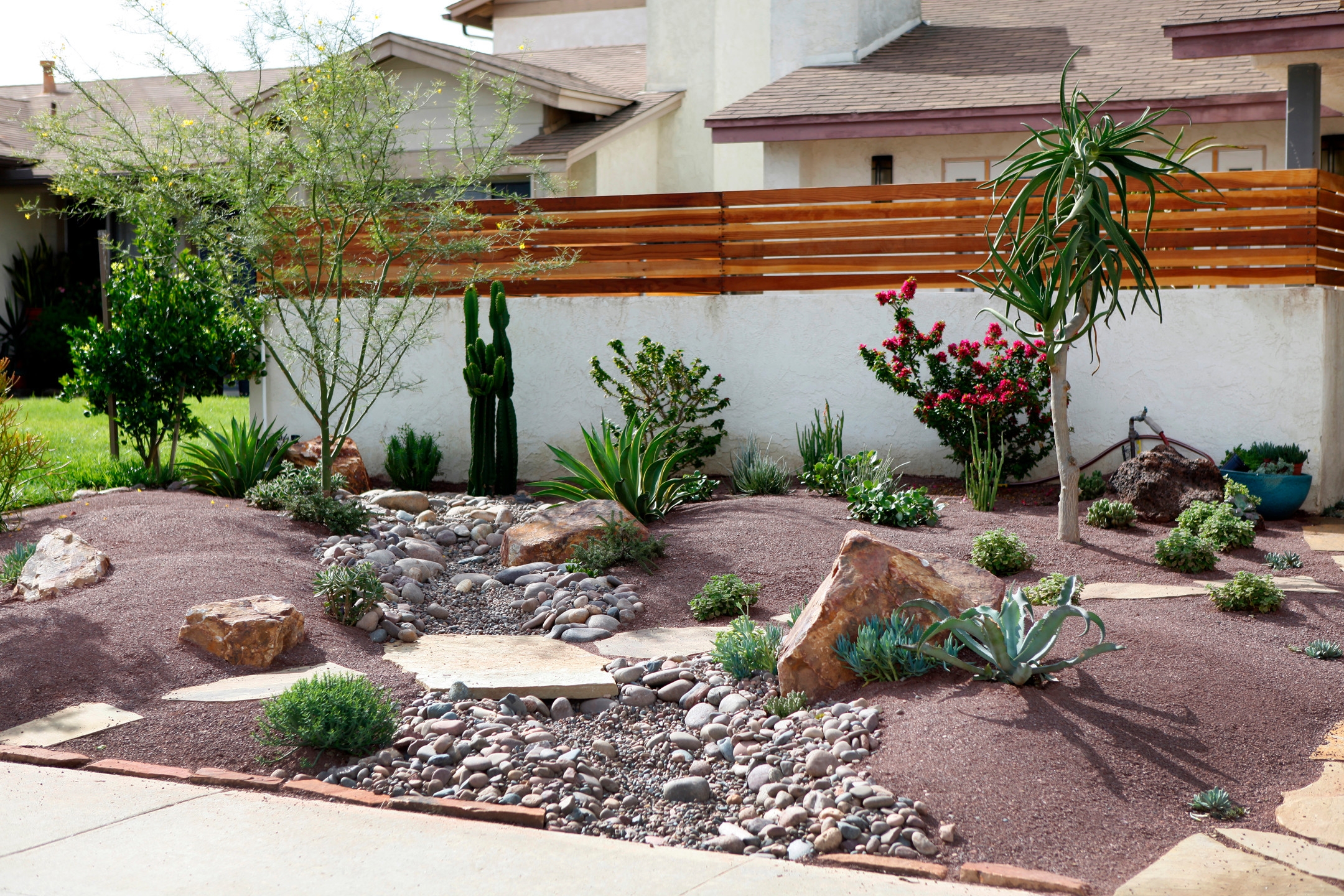 75 Desert Front Yard Landscaping Ideas You ll Love August 2025 Houzz