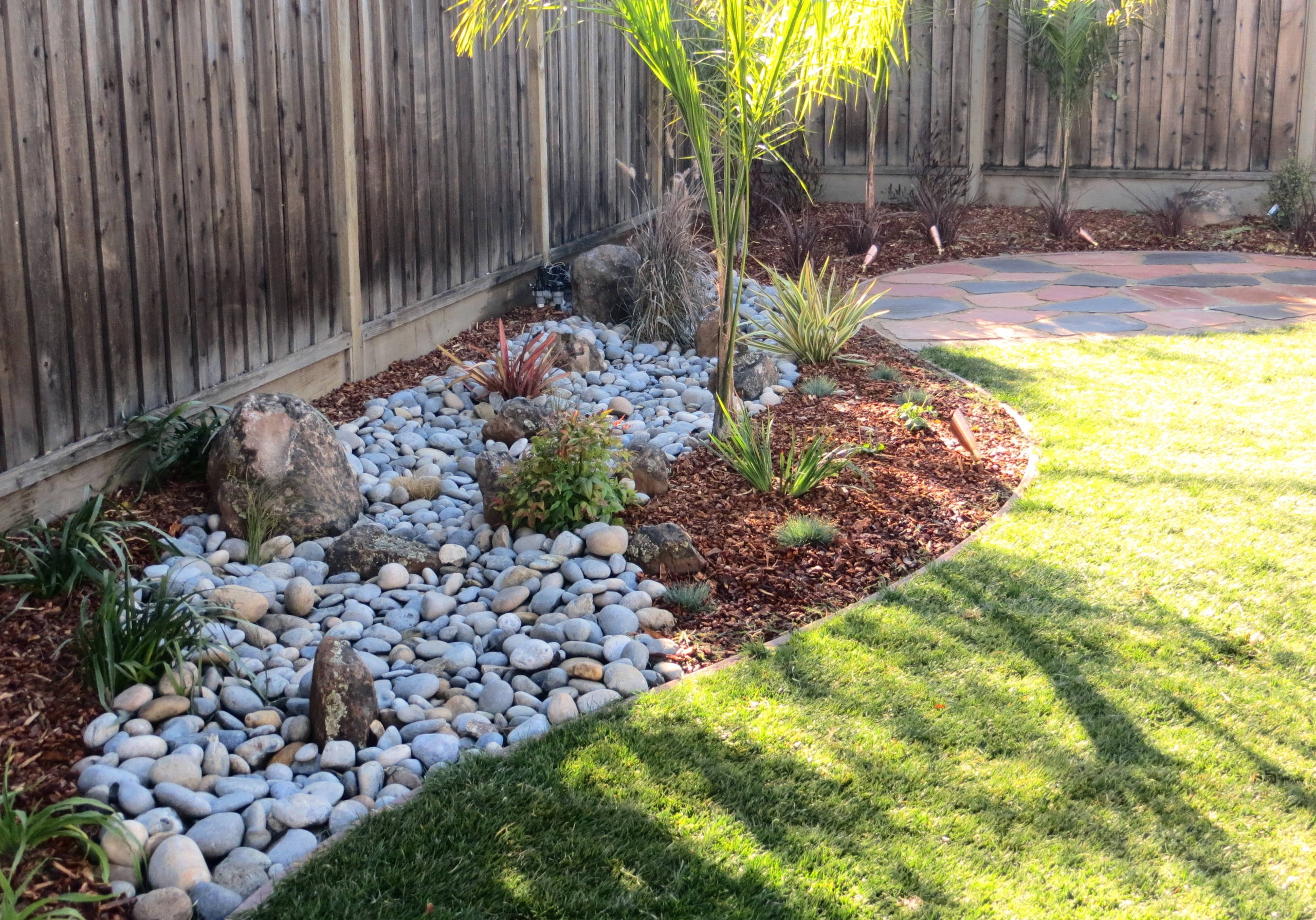 river rock landscaping ideas