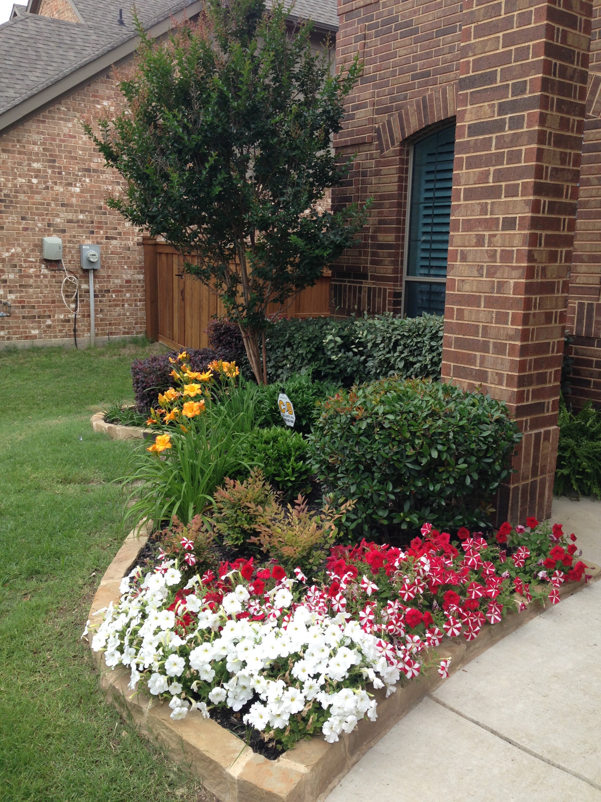 75 Small Front Yard Landscaping Ideas You ll Love August 2025 Houzz