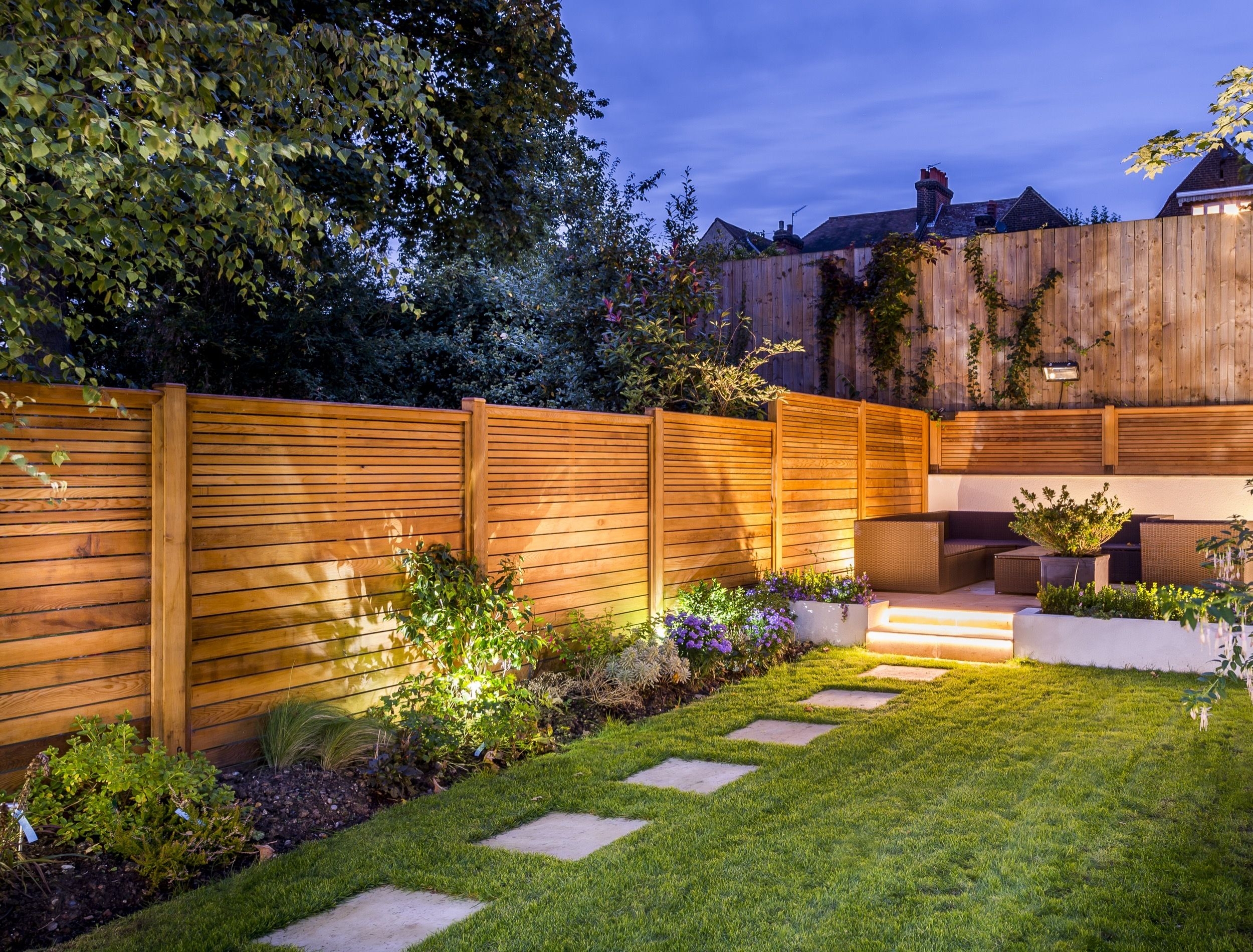 8 Stunning Backyard Fence Ideas