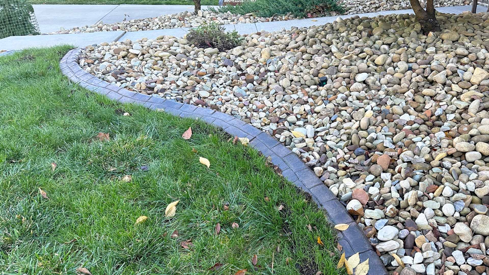 A Visual Guide To Concrete Landscape Edging Styles