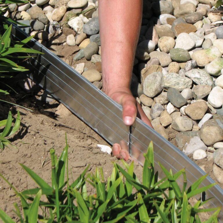 Amazon EasyFlex Aluminum Landscape Edging Project Kit 8 Metal Garden Edging Pieces With Spikes 48 Feet Black 1806BK 48C Patio Lawn Garden