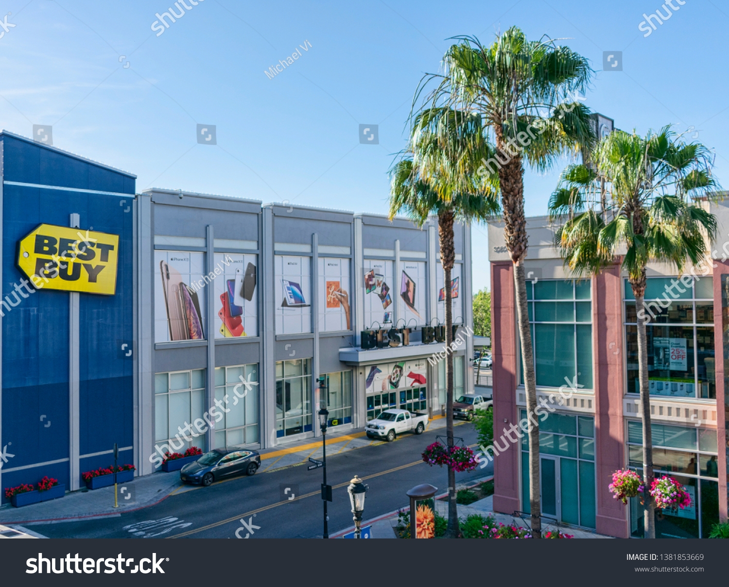 Best Buy Store Facade Exterior Beautiful Stock Photo 1381853669 Shutterstock