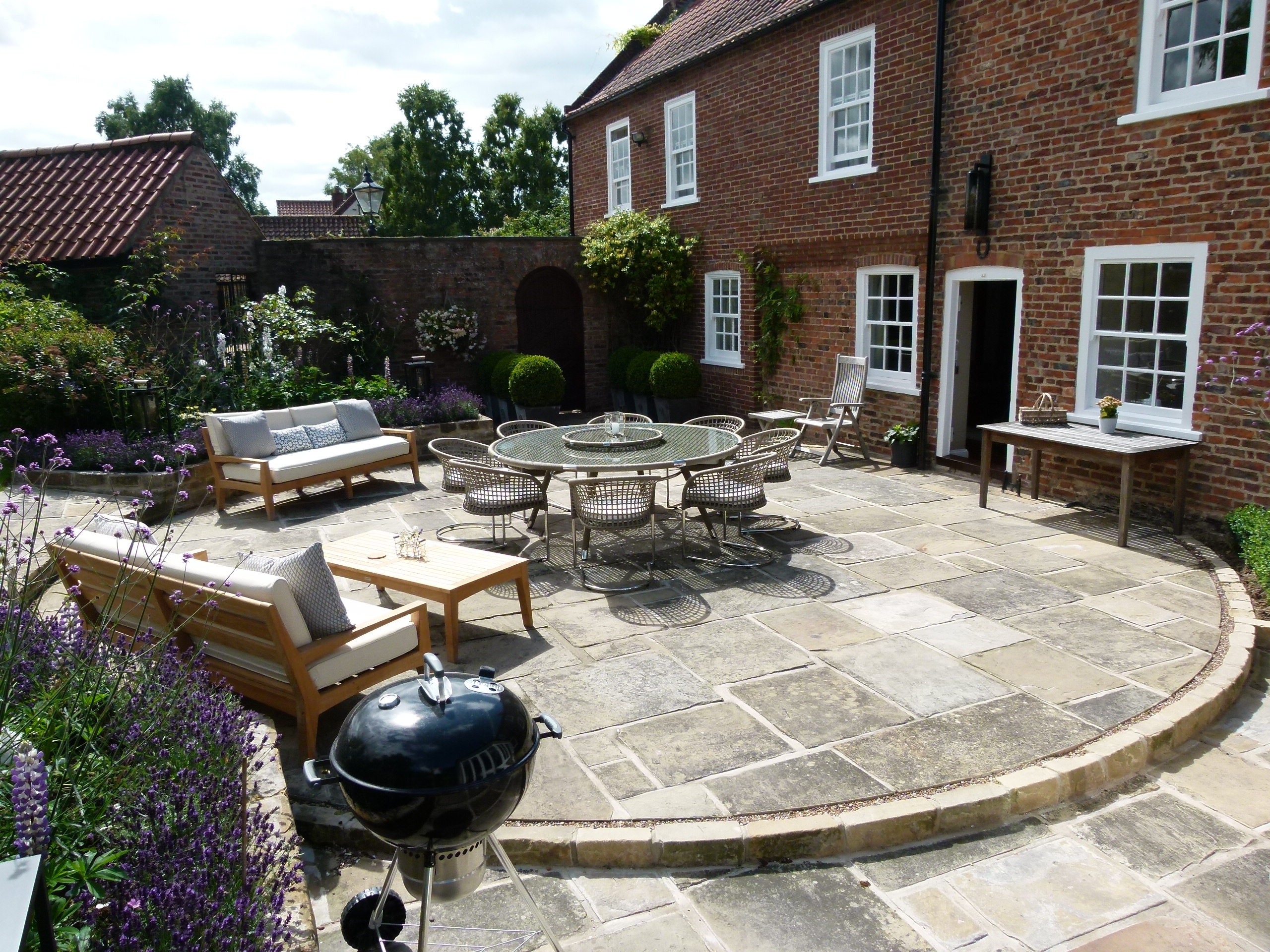 Bravo Landscapes Gardens And Design In Hull Beverley E Yorkshire