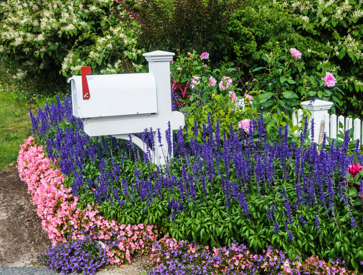 Creative Ways To Landscape Around The Mailbox