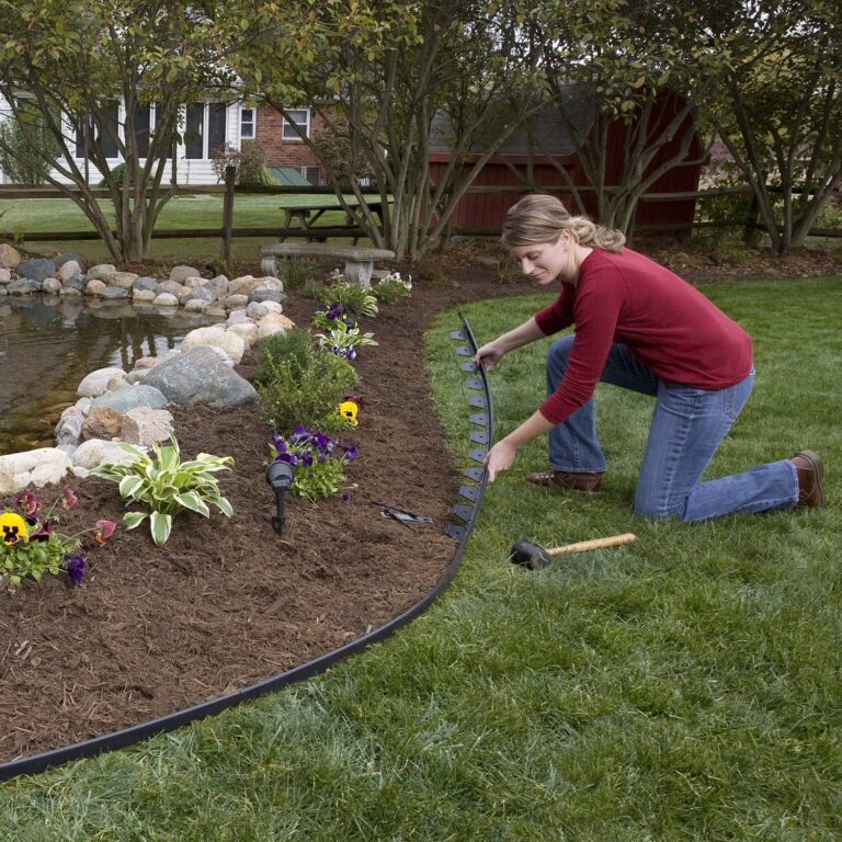 EasyFlex 20 ft X 1 5 in No Dig Black Plastic Landscape Edging Roll 3000 20R1 6 At Lowes