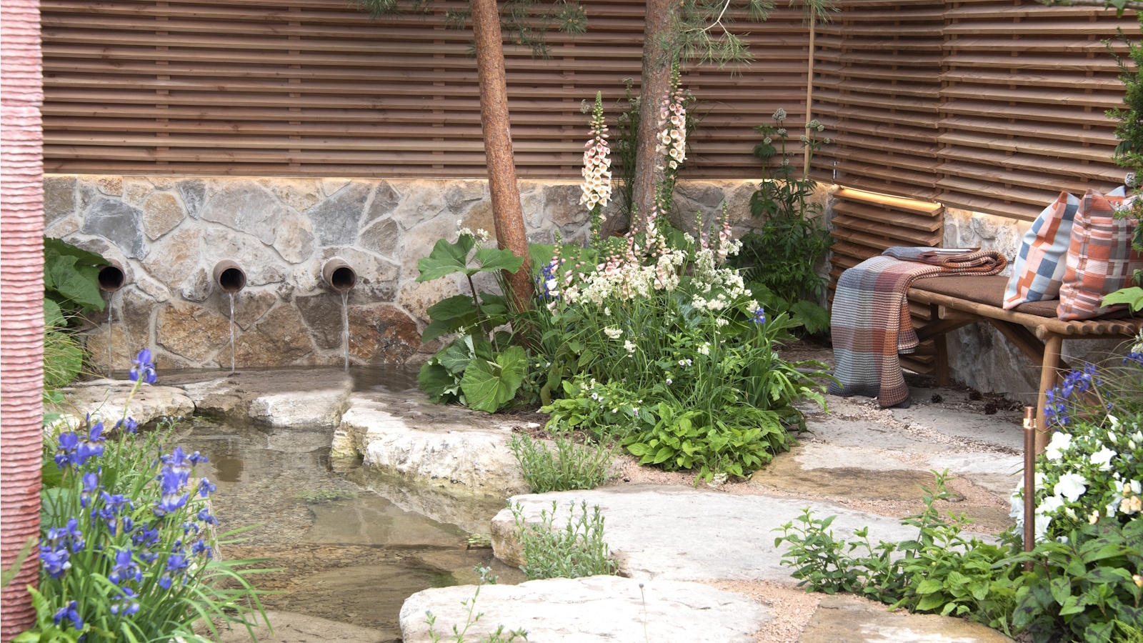 Fence Line Landscaping Ideas 10 Ways To Beautify Boundaries Homes And Gardens