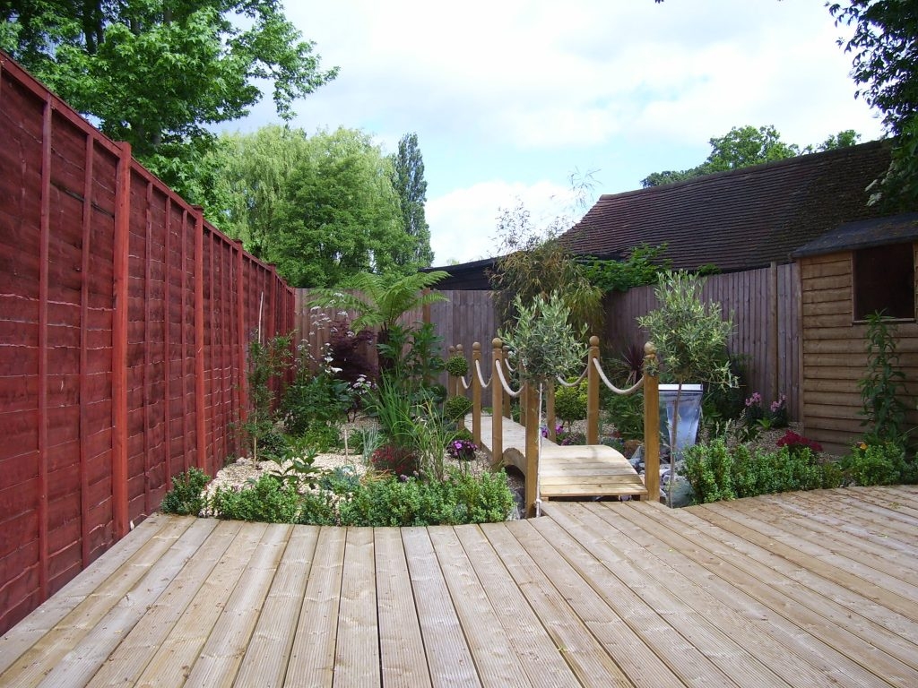 Fencing Farnborough Don Tonino Landscapes Ltd Garden Design Patios Driveways Paths Fencing Decking Turfing Garden Maintenance Lawn Treatment Pergolas Gazebos Farnborough Camberley Yateley Bracknell Fleet Surrey Berkshire Hampshire 