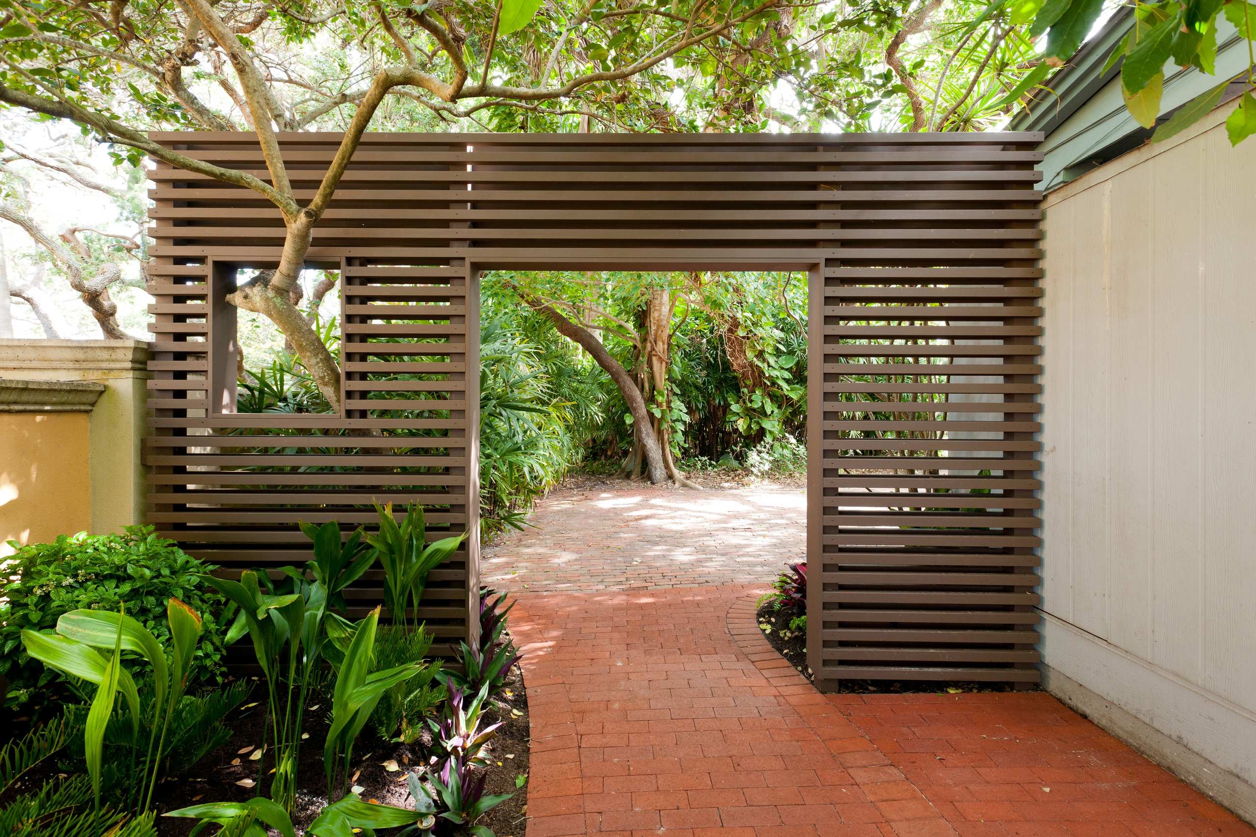 Garden Gates Go Contemporary 16 Sleek Designs