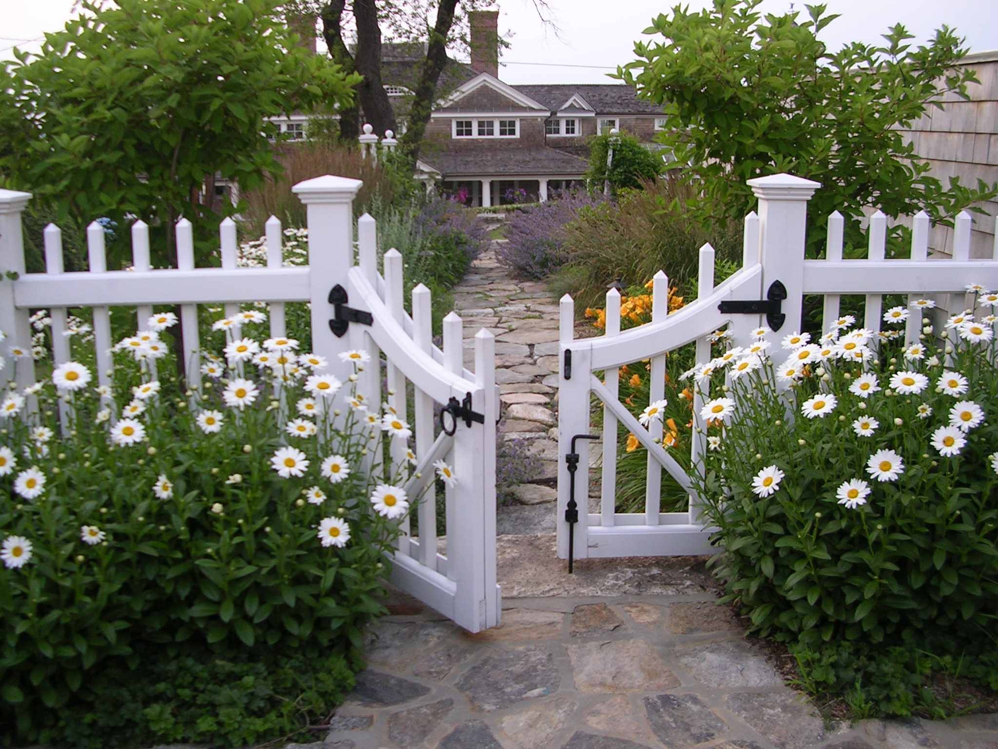 Get The Look New England Garden Style Get The Look New England Garden Style