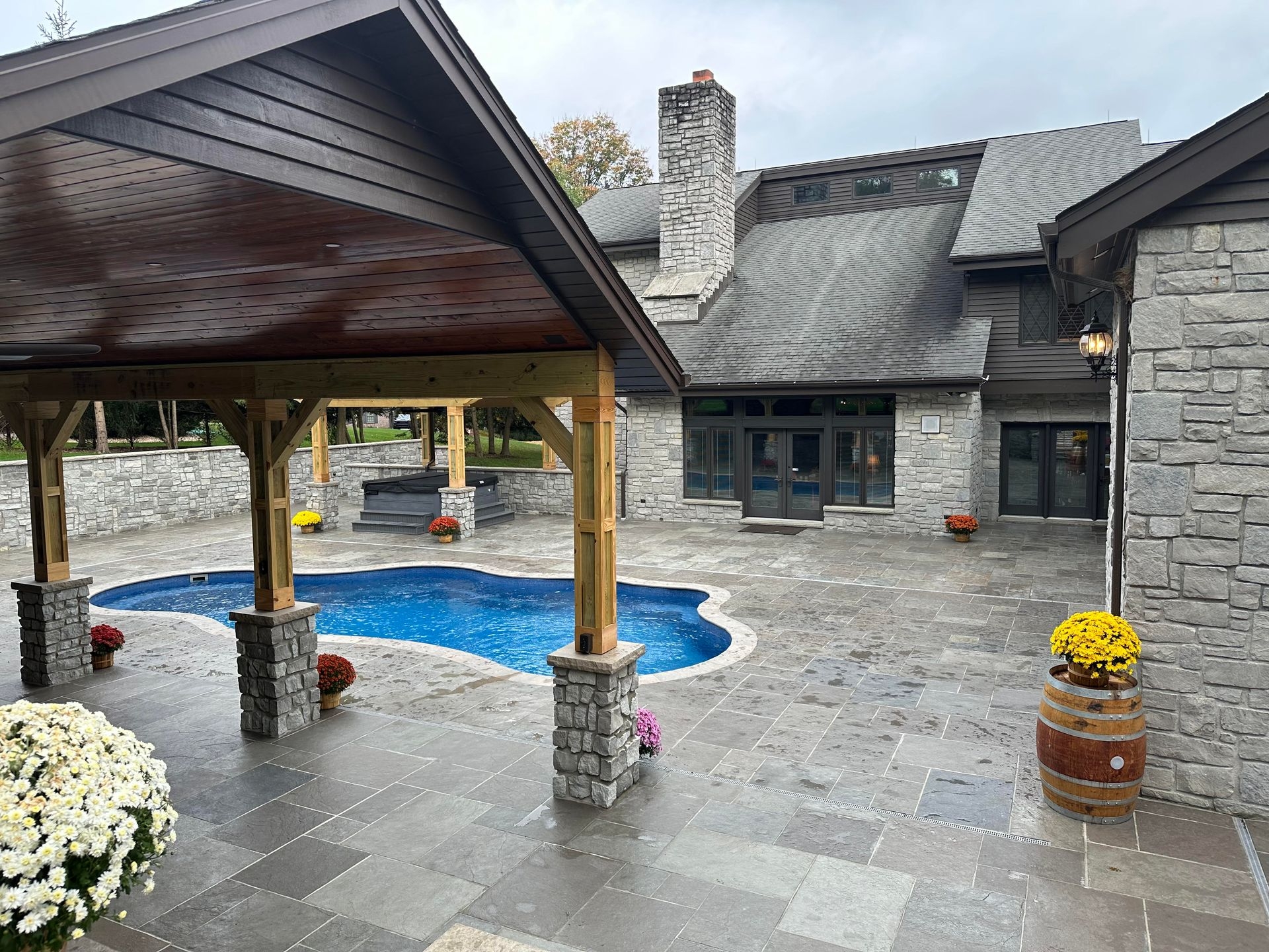 Hildenbrand Supply LLC Landscaping Stones Ruffs Dale PA
