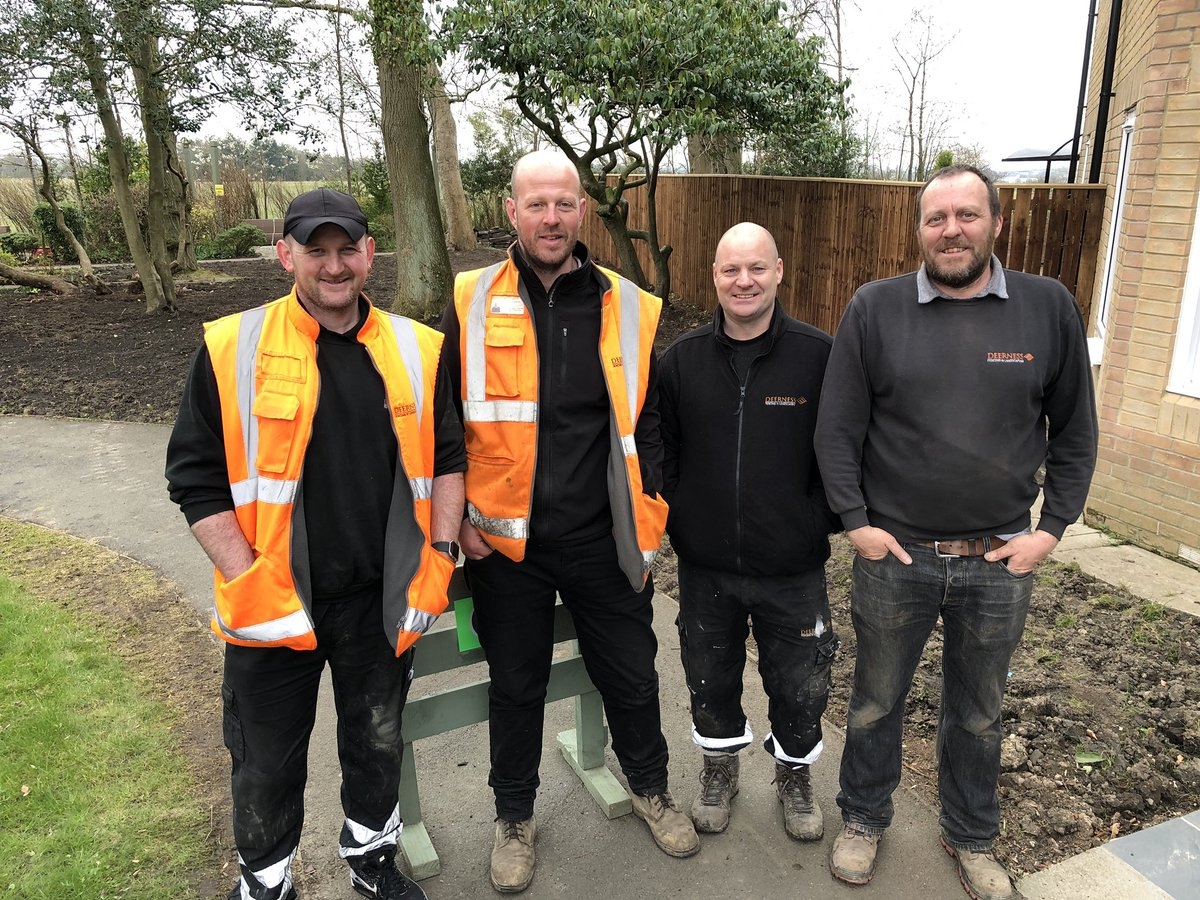 Jim Bates On X Contracts Managers From Deerness Fencing Landscaping Ltd Volunteered To Install A New Boundary Fence St Cuthberts Hospice In Durham This Weekend Great Job Lads You ve Still