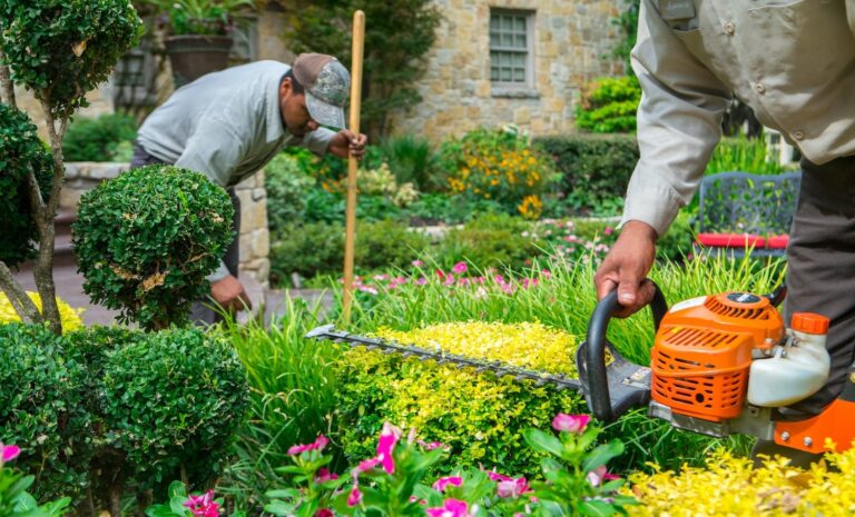 Landscaping Jobs In Texas Descriptions Salaries Other Considerations