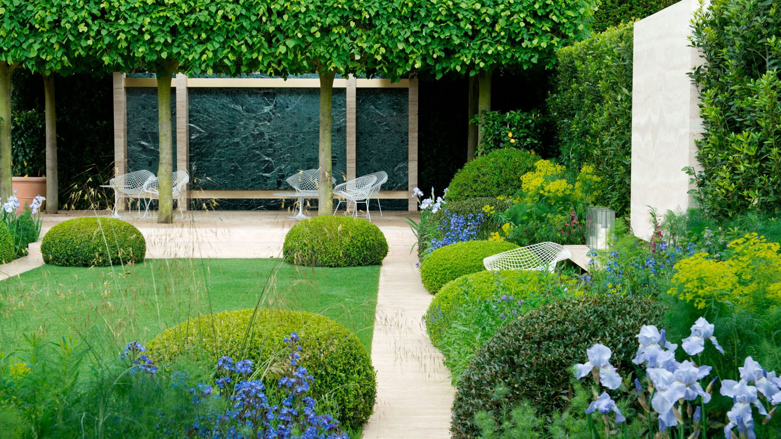 Landscaping With Boxwood 10 Ways To Include This Evergreen Gardeningetc