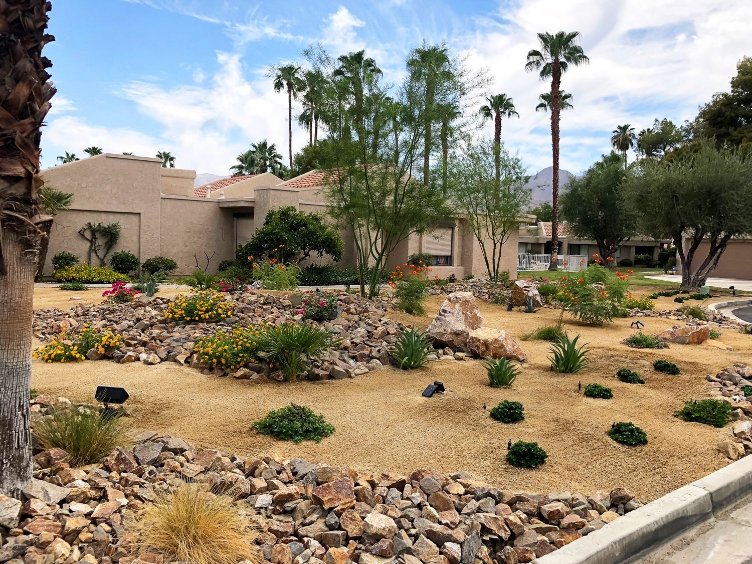 Landscaping With Decomposed Granite Southwest Boulder Stone