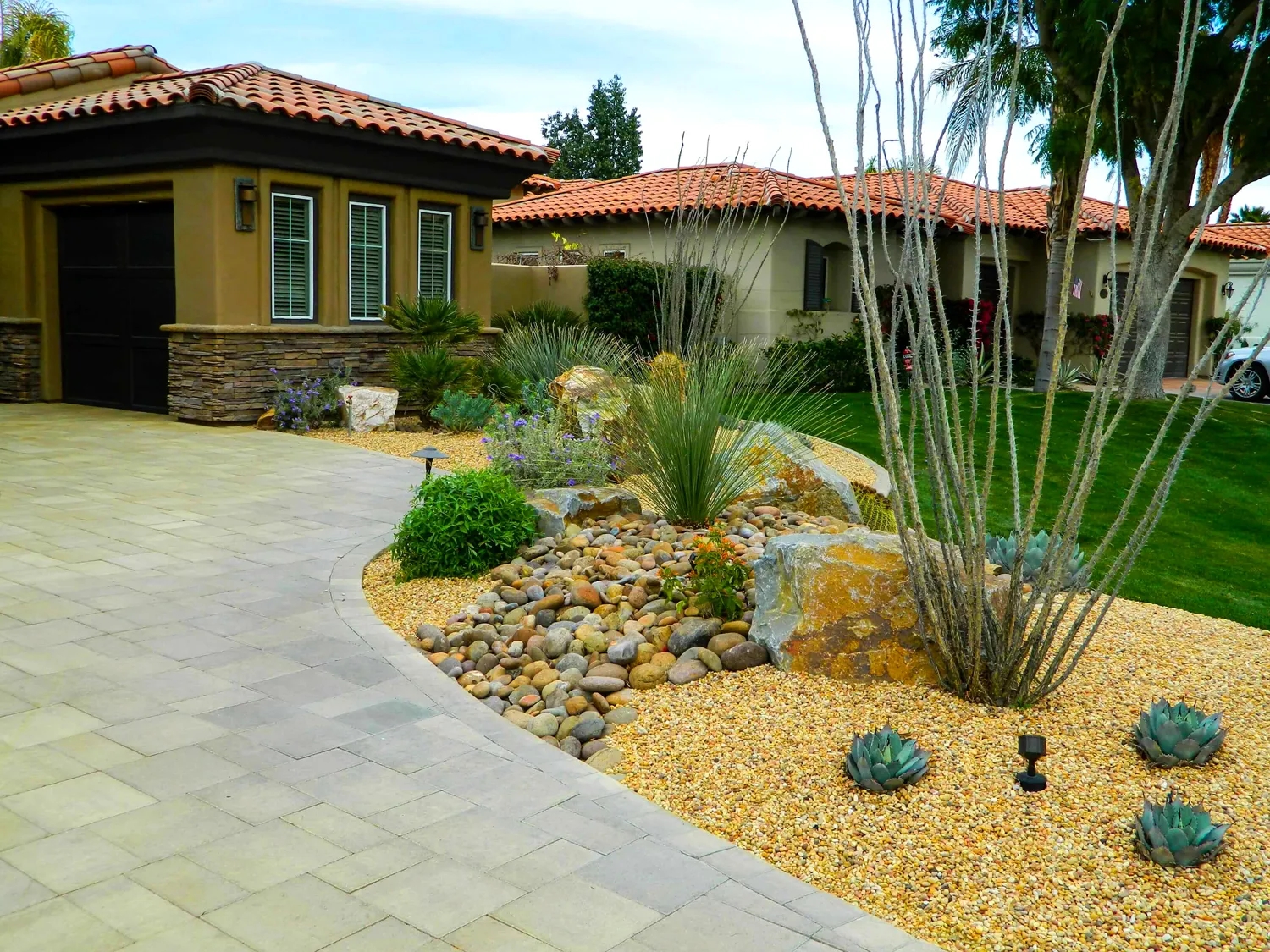 Landscaping With River Rock Pebble Southwest Boulder Stone