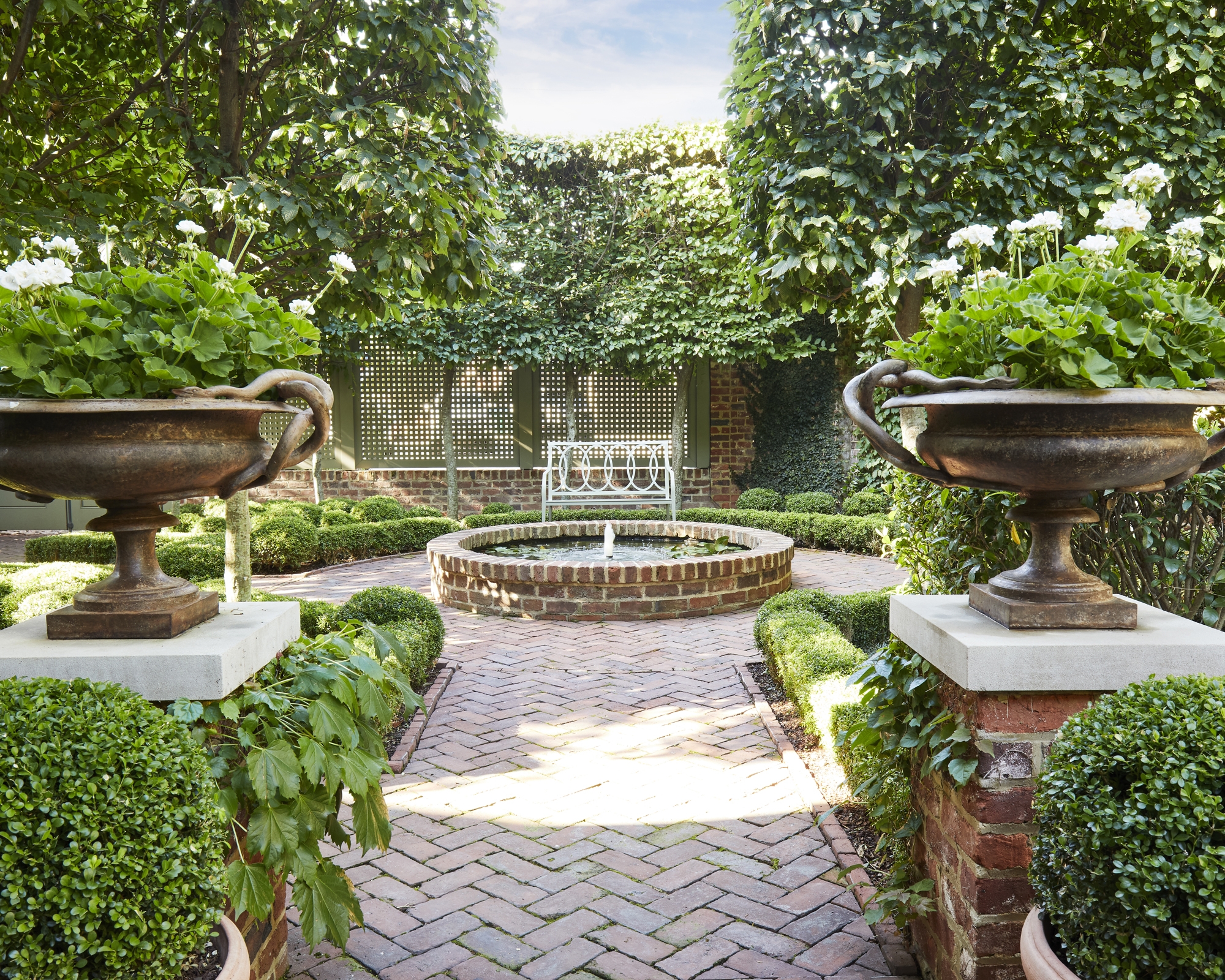 Water Feature Ideas 11 Ways To Add Water To Any Backyard Homes And Gardens