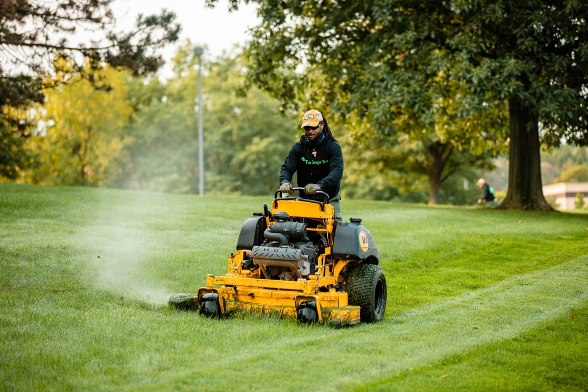 What To Look For In An HOA Landscape Maintenance Contract