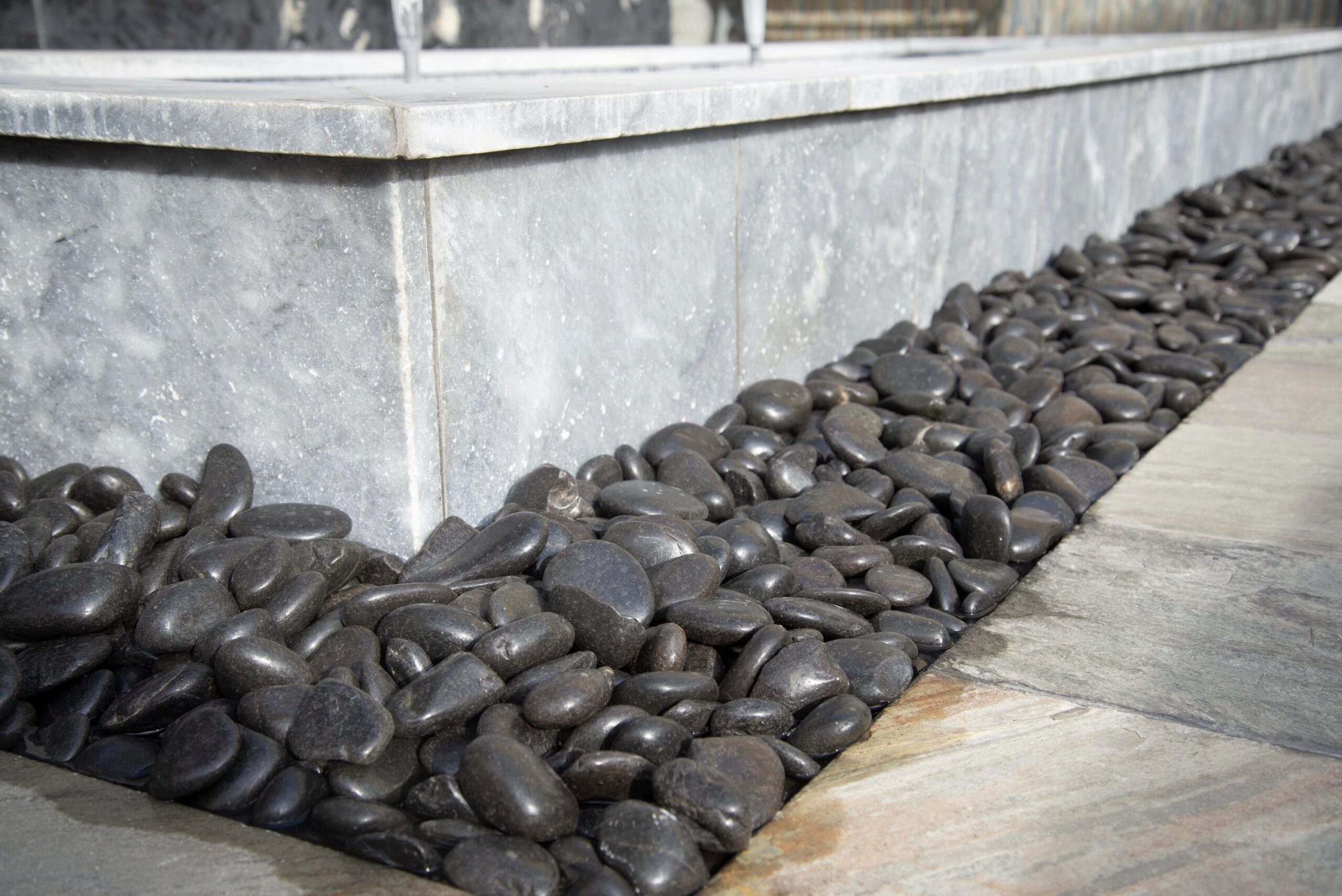 WonderLand 0 4 cu Ft 30 lb Black Decorative Rock 0 5 3 in Rock Size LLOPEBQBALBLK5POL30 At Lowes