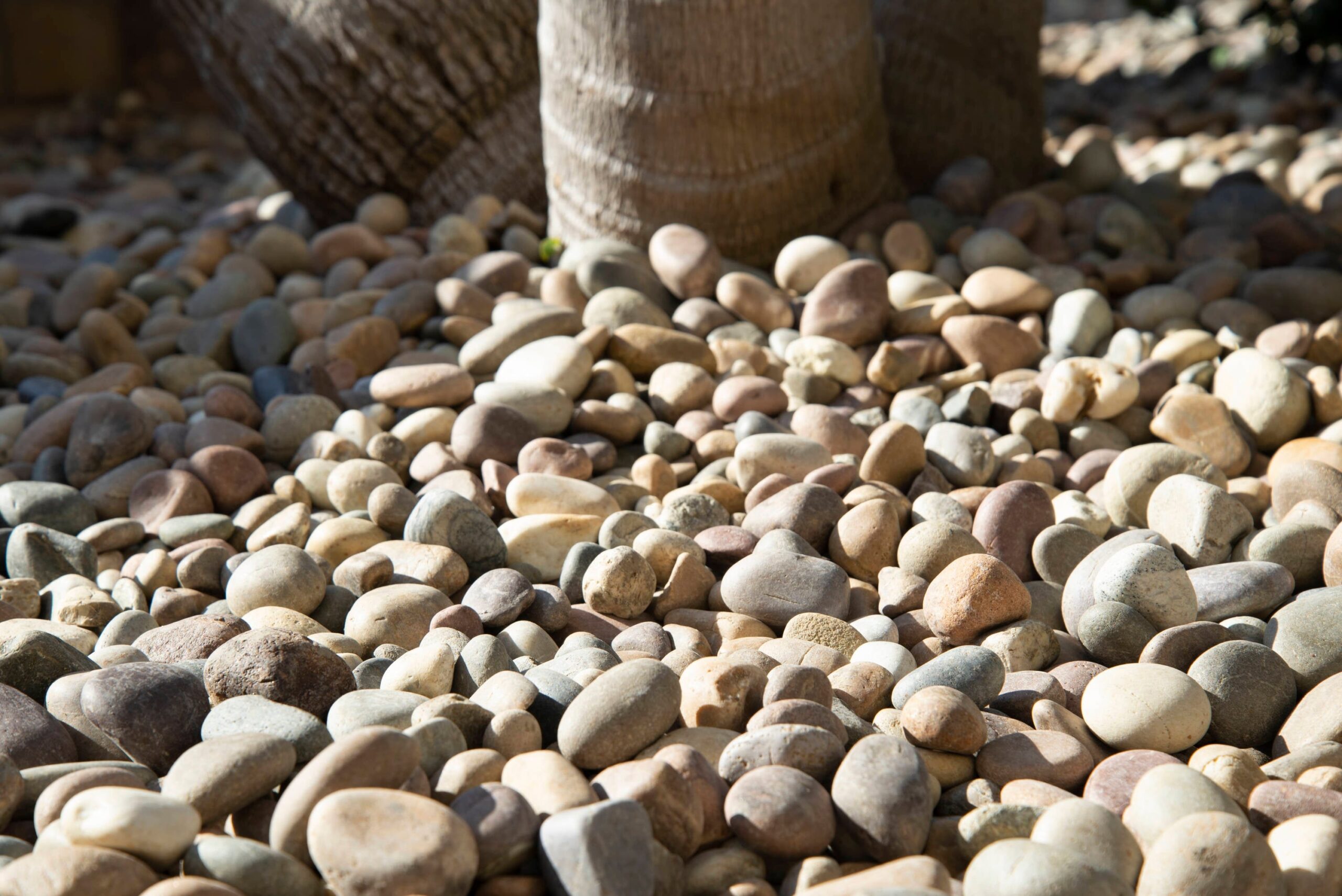 WonderLand 0 4 cu Ft 30 lb Multiple Colors Finishes Decorative Rock 0 5 3 in Rock Size LLOPEBQRIOMUL5POL30 At Lowes
